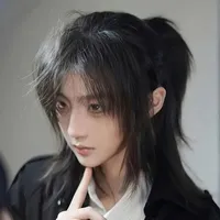 Lương Tuyết Lâm(chị của Linh)