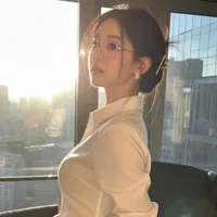 Từ Sở Ngọc - mẹ Cô , Em