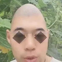 anh bn có đầu giống quả trứng