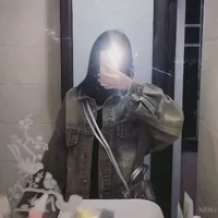 Khánh Thyy( hơn qchi 2 tuoii)