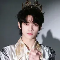 Trần Thiên Nhuận ( cậu ).