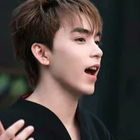 Tạ Hoàng Long 