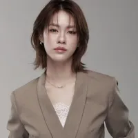 Emi Thasorn Klinnium_Chị