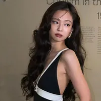 Kim Jennie (Em)