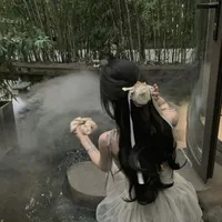 Lục Nguyệt Lam / em gái na9