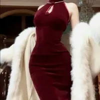 Bà Nguyễn (Mẹ anh)