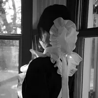 Mallorie - Hầu nữ