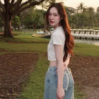 June Wanwimol(chị)
