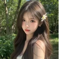 Khương Thu Nhã ( Thư Ký của anh )