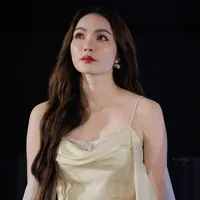Charlotte Austin - Nàng