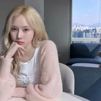 Kim Min-Jeong  - chị ruột của Bống