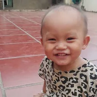 L ( em tg 2 tuổi )