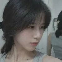Lý Tuyết Ngân (cô)