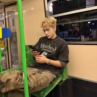 𝑳𝒆̂ 𝑸𝒖𝒂𝒏𝒈 𝑯𝒖̀𝒏𝒈