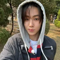 Oem Seonghyeon // Hoàng //