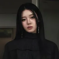 𝙇𝙚𝙚 𝘿𝙖𝙞𝙣 - Cô