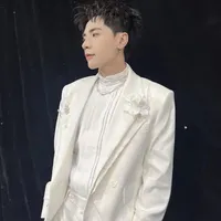 Q.hùng