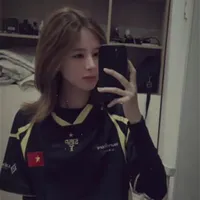 Tuyết Ngân < Ngăn bt >