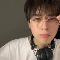 q.hùng