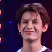 tác giả cute😚😚