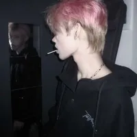 Kresh/@Chàng trai tóc hồng