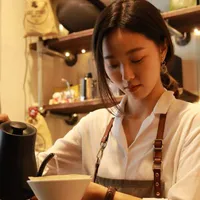 Nok bà chủ cửa hàng