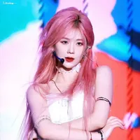 Trịnh Đan Ny - nàng (20 tuổi)