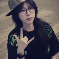 Lý Tuyết Ngân ┌ N  ┘