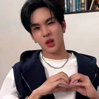 nhỏ cầm đầu