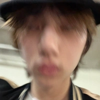 cô nàng một cảm