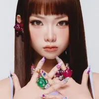 Nguyễn Lê Ngọc Ánh Sáng [ Aza ]