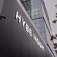 HYBE STAFF