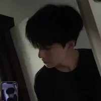 Kim Ji-hyuk (bố của Stella và Juun)