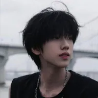Nhiếp Vĩ Thần - W