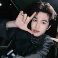 cần cậu ôm.