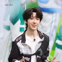 mãn nguyện vì đẹp trai /@ybw