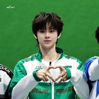 Đi nhanh vì chân dài/@csh
