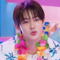 Vợ Vương Bình ><