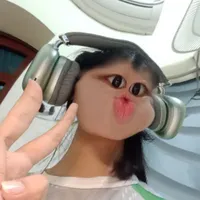 "Em đi kiếm đồ ăn mừ"