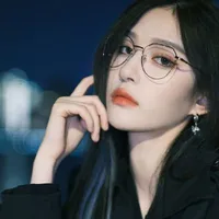 Vương Dịch - cô
