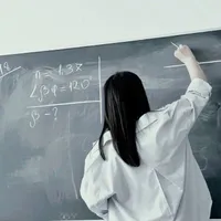 Choi Yuna ( cô giáo)