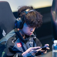 Nguyễn Trần Hoàng Phú | @hoangdayy