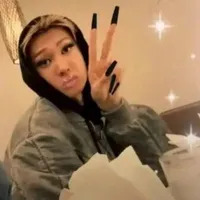 Tác giả đẹp trai