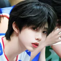 Trần Dịch Hằng / @cyh