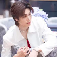 Phuwin Tangsakyen(em)