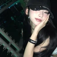 Hoàng Thùy Linh 