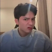 Vương Bình ( xin lỗi tại tui kh có ảnh V