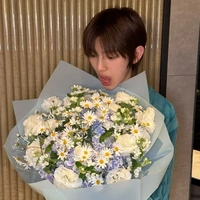 hún là mặt trời nhỏ ✨💐