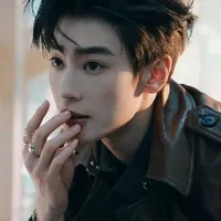 Lưu Tuấn[24]
