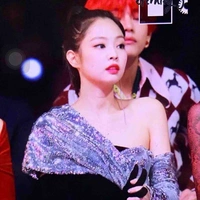 JENNIE ( bác sĩ ) ( bạn của cô)